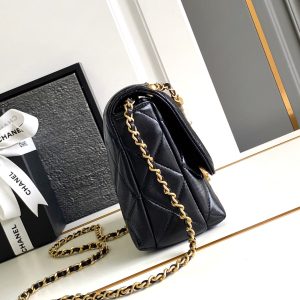 CC MEDIUM 22 FLAP BAG IN BLACK LAMBSKIN GOLD HARDWARE