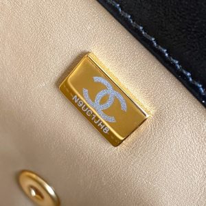 CC MEDIUM 22 FLAP BAG IN BLACK LAMBSKIN GOLD HARDWARE