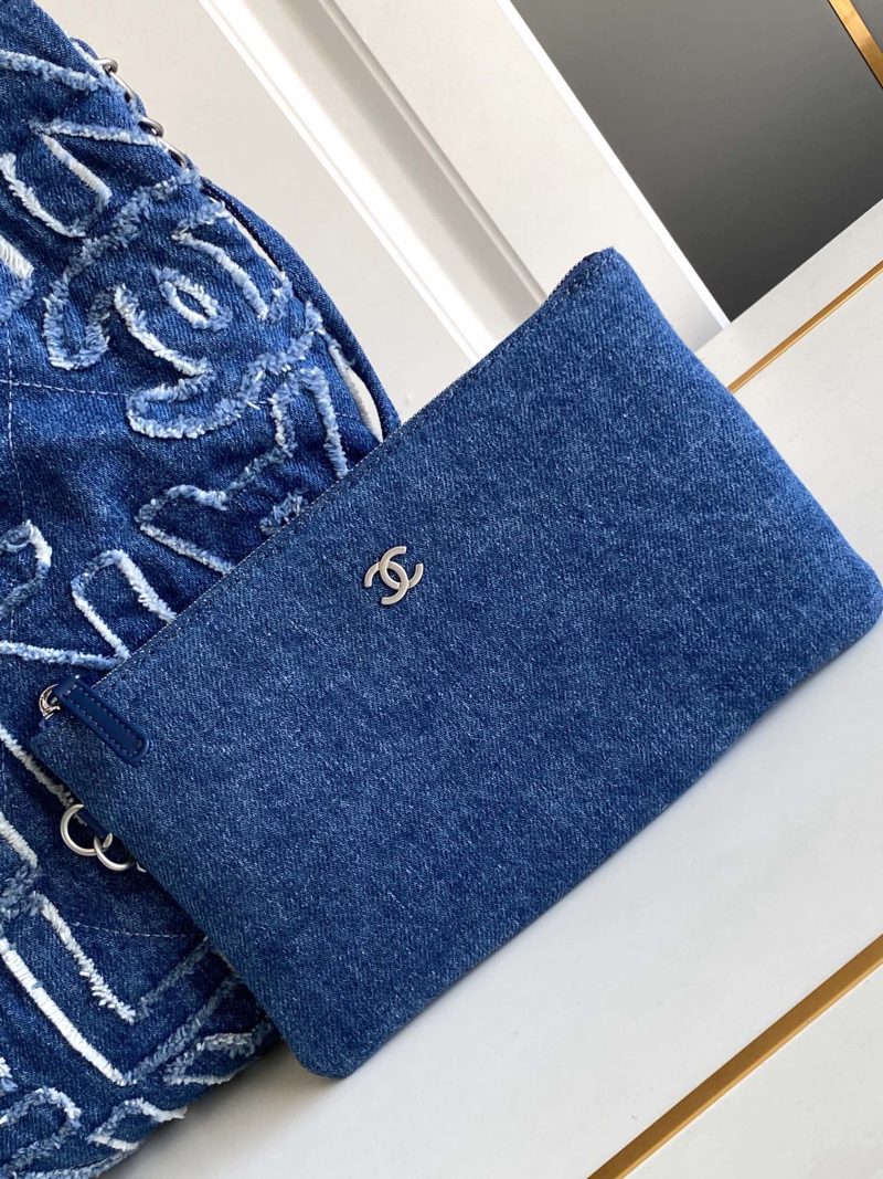 CC MEDIUM 42 BAG IN NAVY BLUE DENIM