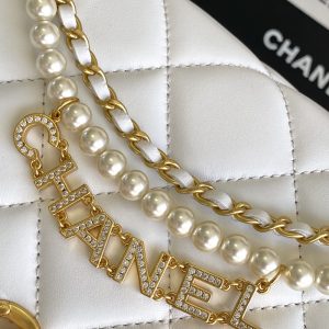 CC MEDIUM 22 FLAP BAG IN WHITE LAMBSKIN GOLD HARDWARE