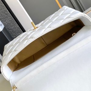 CC MEDIUM 22 FLAP BAG IN WHITE LAMBSKIN GOLD HARDWARE