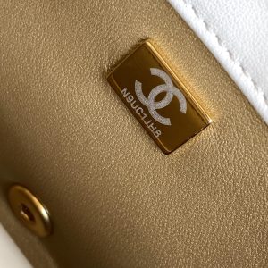 CC MEDIUM 22 FLAP BAG IN WHITE LAMBSKIN GOLD HARDWARE