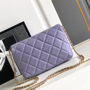 CC MEDIUM 22 FLAP BAG IN LIGHT PURPLE LAMBSKIN GOLD HARDWARE