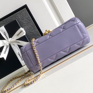 CC MEDIUM 22 FLAP BAG IN LIGHT PURPLE LAMBSKIN GOLD HARDWARE