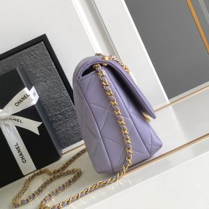 CC MEDIUM 22 FLAP BAG IN LIGHT PURPLE LAMBSKIN GOLD HARDWARE