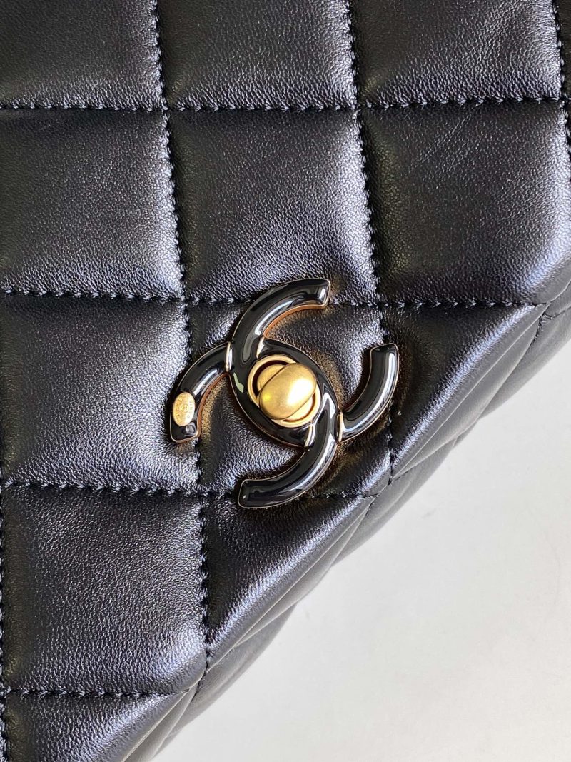 CC MINI 22 HANDBAG IN BLACK CALFSKIN GOLD HARDWARE