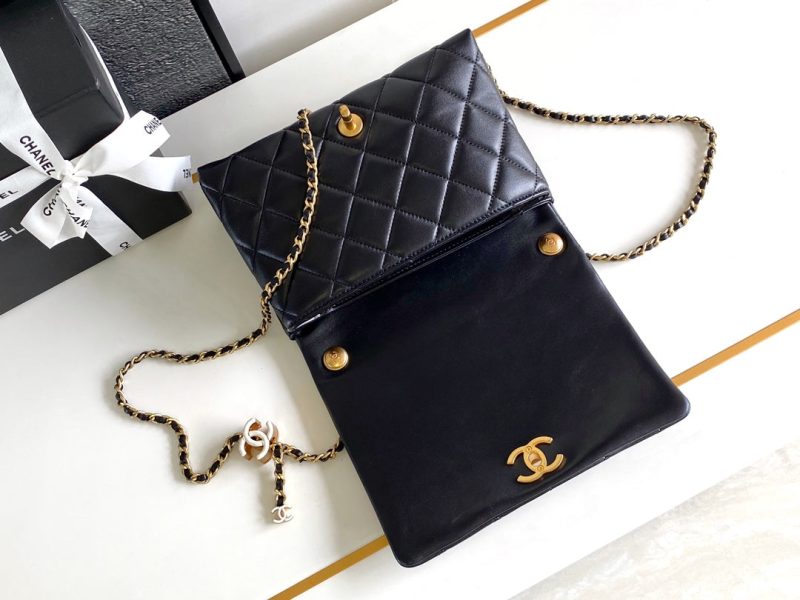 CC MINI 22 HANDBAG IN BLACK CALFSKIN GOLD HARDWARE