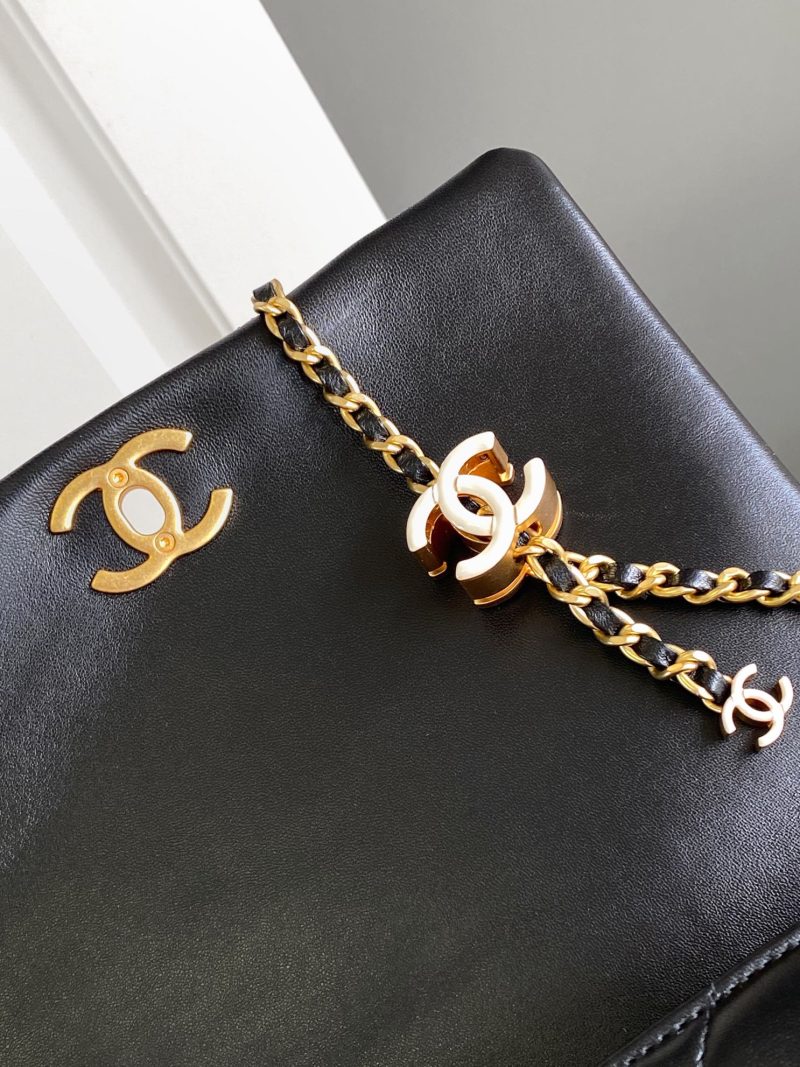 CC MINI 22 HANDBAG IN BLACK CALFSKIN GOLD HARDWARE