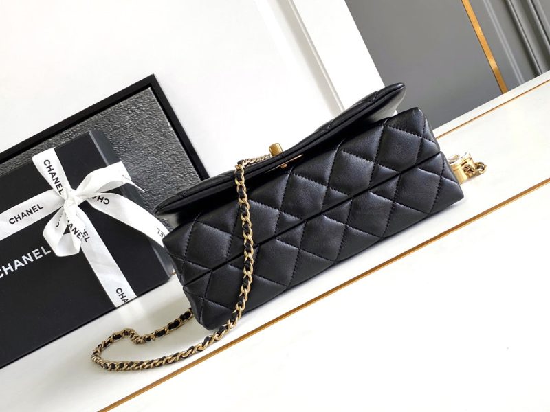 CC MINI 22 HANDBAG IN BLACK CALFSKIN GOLD HARDWARE