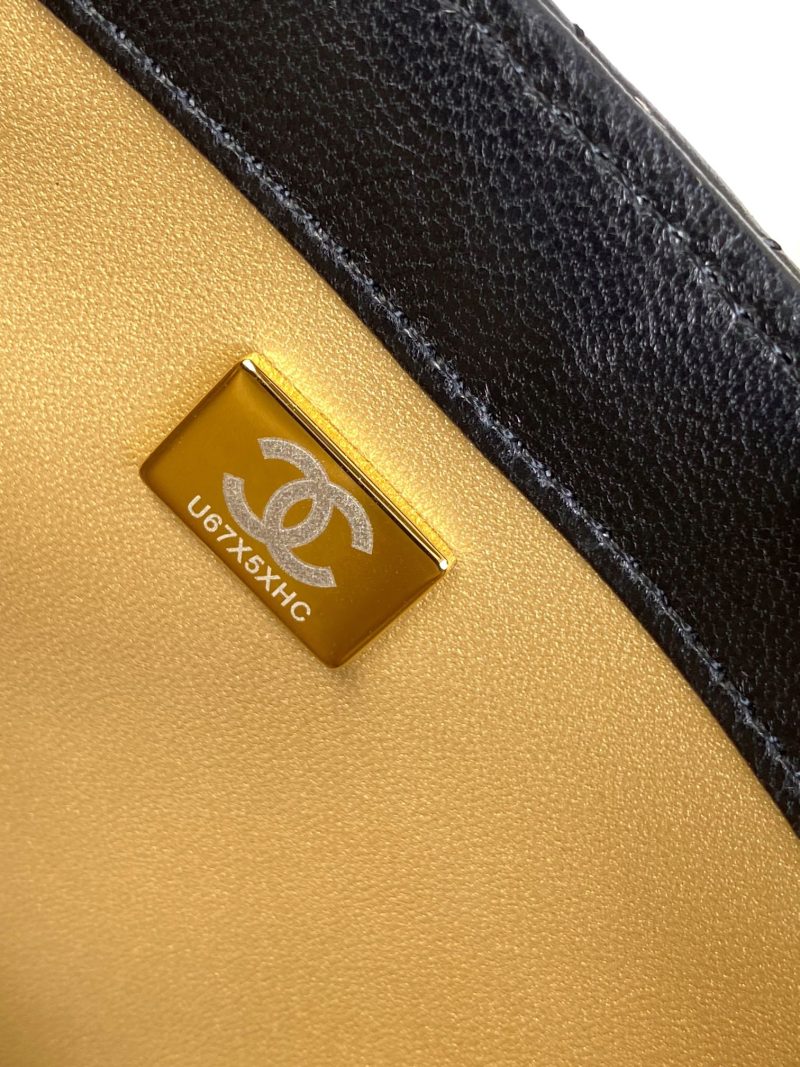 CC MINI 22 HANDBAG IN BLACK CALFSKIN GOLD HARDWARE