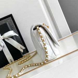CC MEDIUM 27 CLASSIC FLAP BAG IN WHITE CALFSKIN WITH PEARL CHAIN
