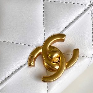 CC MEDIUM 27 CLASSIC FLAP BAG IN WHITE CALFSKIN WITH PEARL CHAIN