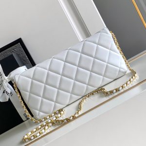 CC MEDIUM 27 CLASSIC FLAP BAG IN WHITE CALFSKIN WITH PEARL CHAIN