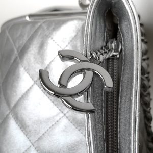 img_d0c94e6f_20241016_i1729083006_2453_0_jpg CC Vintage Hobo Bag 40cm Silver Metalic Lambskin Silver Hardware