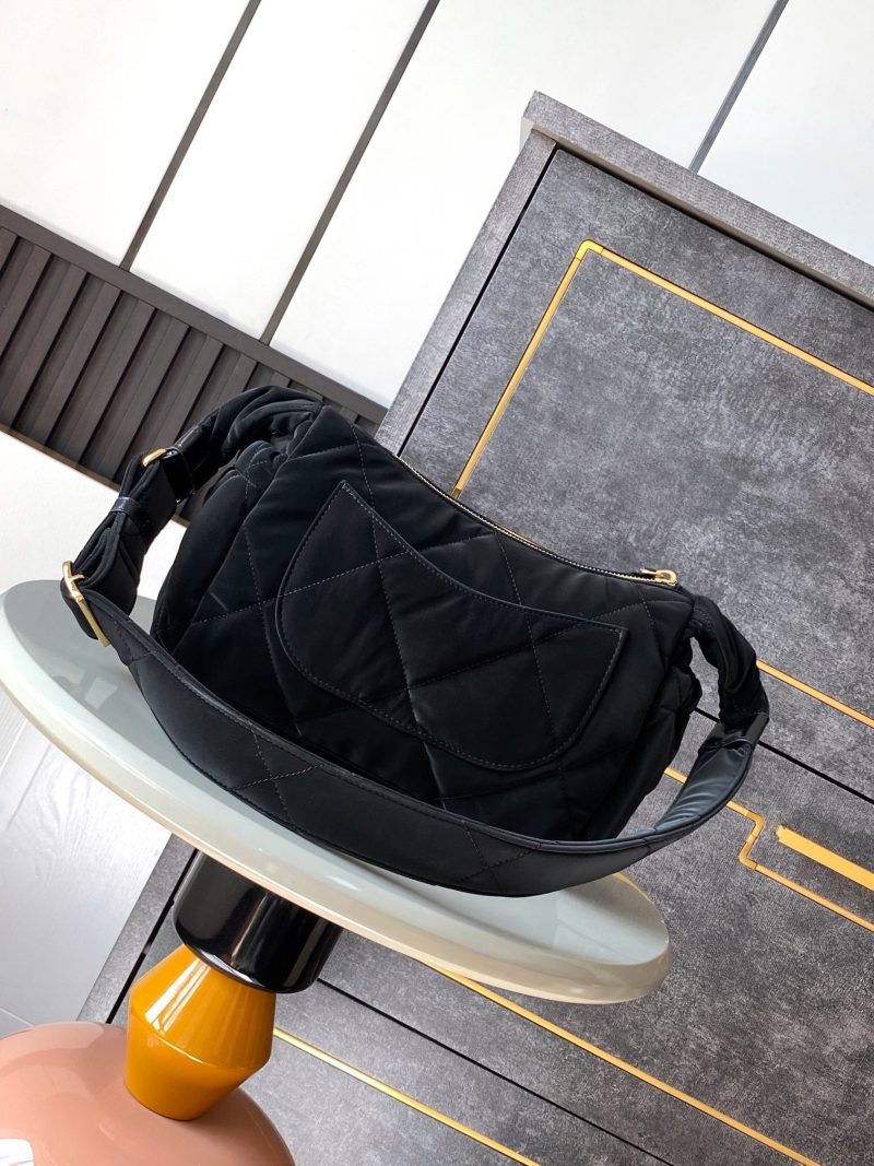 img_d0c94e6f_20241106_i1730890340_1132_0_jpg HOBO BAG 32 IN BLACK NYLON WITH GOLD METAL