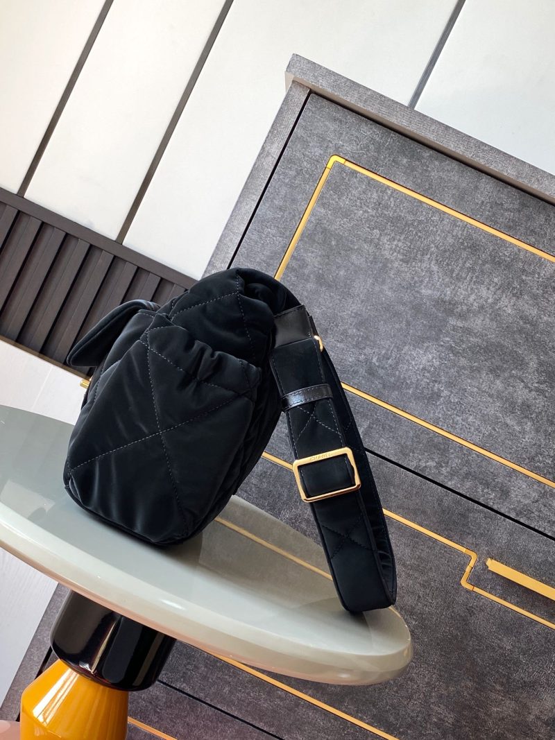 img_d0c94e6f_20241106_i1730890340_3684_5_jpg HOBO BAG 32 IN BLACK NYLON WITH GOLD METAL