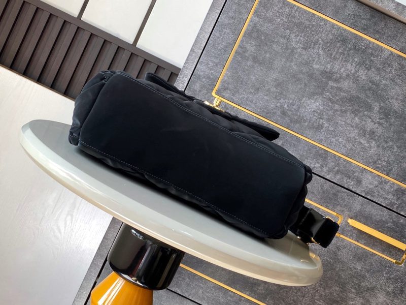 img_d0c94e6f_20241106_i1730890340_4870_1_jpg HOBO BAG 32 IN BLACK NYLON WITH GOLD METAL