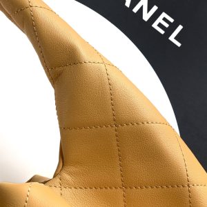 Chanel 26C Hobo Bag Beige Cowhide GHW 272334