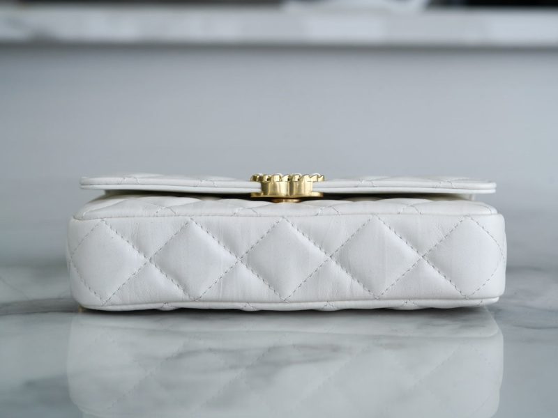 19 FLAP BAG 18 WHITE BODIN CALFSKIN GOLD HARDWARE