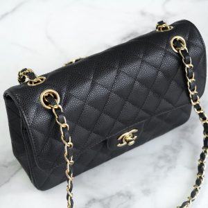 CLASSIC FLAP 23 BLACK CAVIAR GOLD HARDWARE