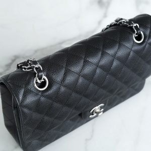 CLASSIC FLAP 25 BLACK CAVIAR SILVER HARDWARE