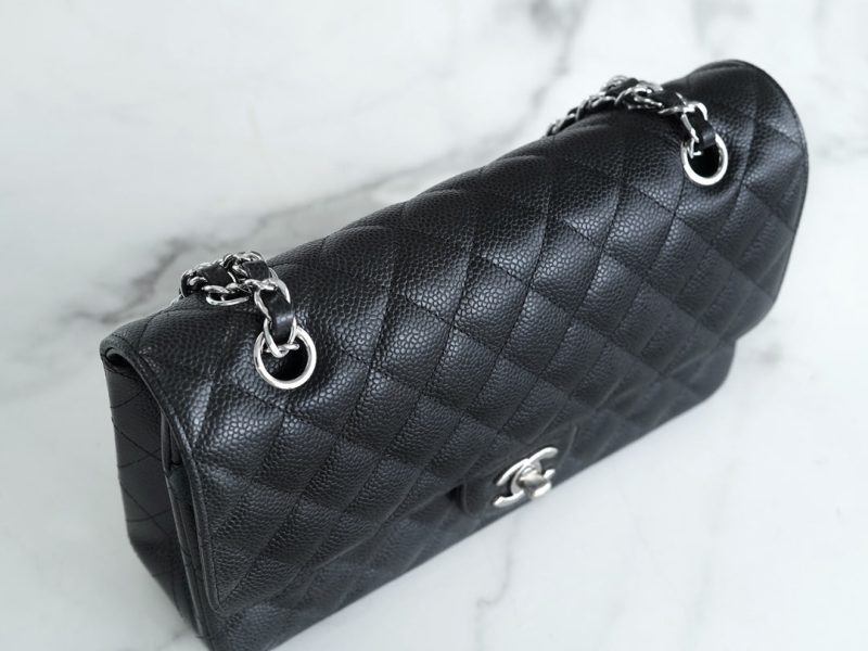 CLASSIC FLAP 25 BLACK CAVIAR SILVER HARDWARE