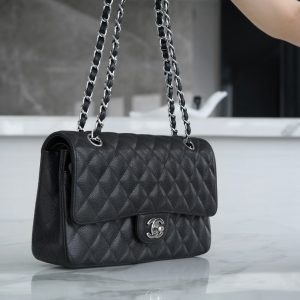 CLASSIC FLAP 25 BLACK CAVIAR SILVER HARDWARE