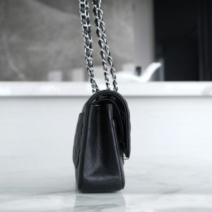 CLASSIC FLAP 25 BLACK CAVIAR SILVER HARDWARE