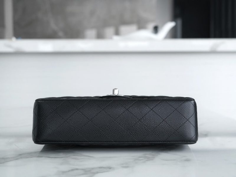 CLASSIC FLAP 25 BLACK CAVIAR SILVER HARDWARE
