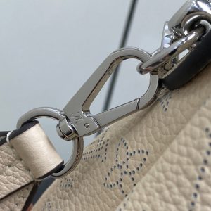hand it all pm 29cm beige mahina calfskin