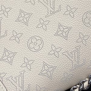 hand it all pm 29cm beige mahina calfskin