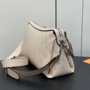 hand it all pm 29cm beige mahina calfskin