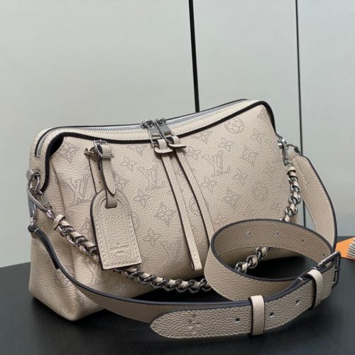 img_e8675cc7_20240317_i1710660215_1088_0_jpg hand it all pm 29cm beige mahina calfskin