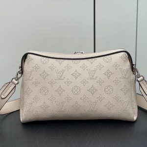 hand it all pm 29cm beige mahina calfskin
