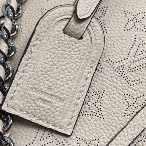 hand it all pm 29cm beige mahina calfskin