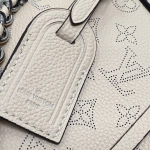hand it all pm 29cm beige mahina calfskin