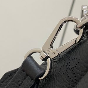hand it all pm 29cm black mahina calfskin