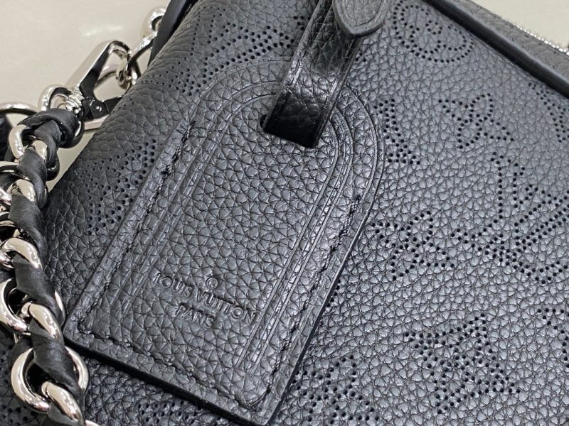 hand it all pm 29cm black mahina calfskin