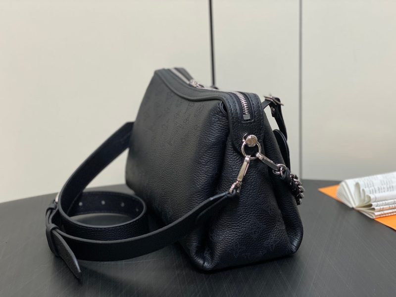hand it all pm 29cm black mahina calfskin