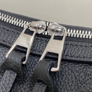 hand it all pm 29cm black mahina calfskin