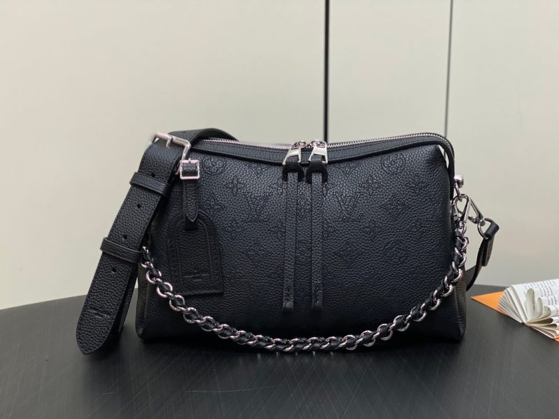 hand it all pm 29cm black mahina calfskin