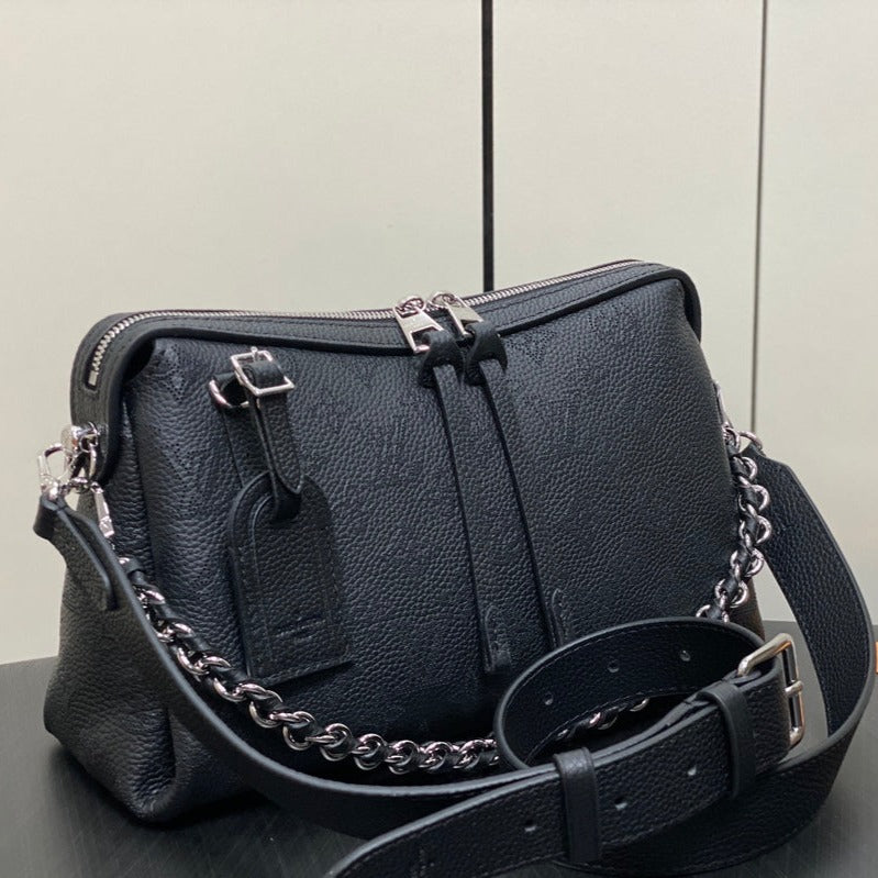 hand it all pm 29cm black mahina calfskin