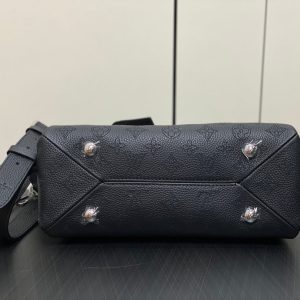 hand it all pm 29cm black mahina calfskin