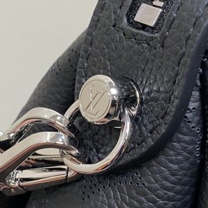 hand it all pm 29cm black mahina calfskin