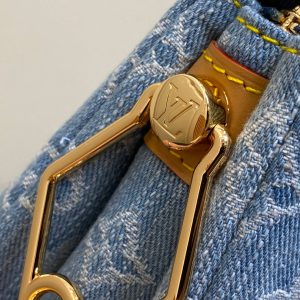 coussin bb 21 blue denim gold hardware