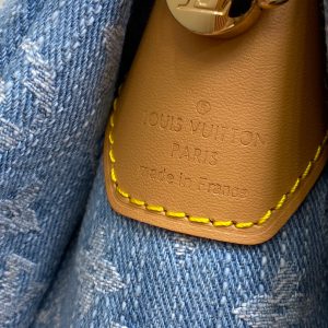 coussin bb 21 blue denim gold hardware