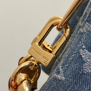 coussin bb 21 blue denim gold hardware