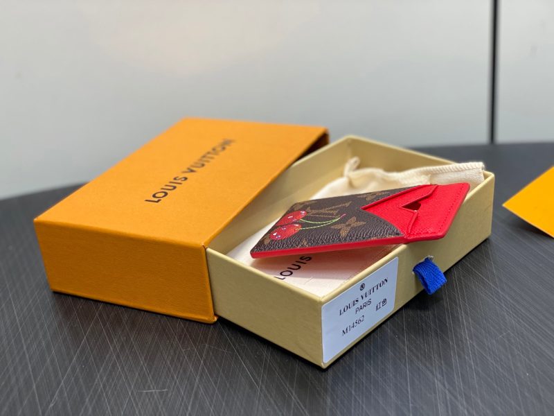 img_e8675cc7_20250524_i1748022148541_1839_0_3_jpg LV x TM Porte-Cartes Magnet Brown Red Monogram Canvas