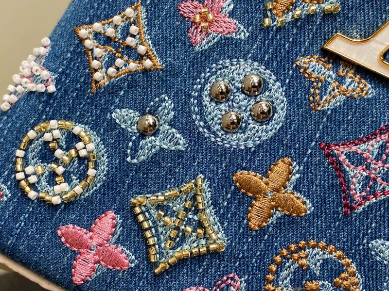 img_e8675cc7_20250621_i1750521042563_1619_0_7_jpg_5c9ec043-d6ad-4322-ab28-2f1e2d6d6c89 LV Capucines 21cm Bag Blue mix Colors Denim Leather 338217