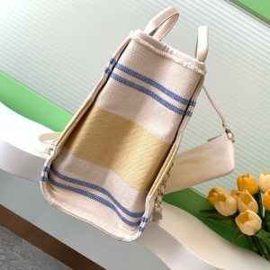 CC 25C ToTe Bag Beige Light Tan Canvas Fabric 238508